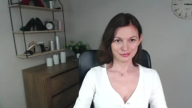 Snapshot of VivianWILD chatting on February 13, 2025, 1:15 pm VivianWILD online show from February 13, 2025, 1:15 pm