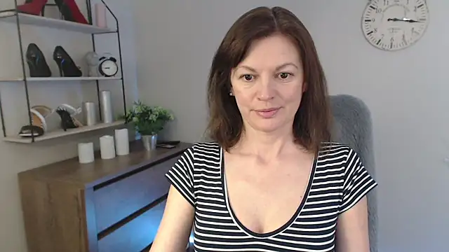 Snapshot of VivianWILD chatting on March 7, 2025, 5:29 am VivianWILD online show from March 7, 2025, 5:29 am