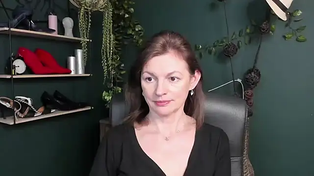 Snapshot of VivianWILD chatting on March 10, 2025, 10:15 am VivianWILD online show from March 10, 2025, 10:15 am