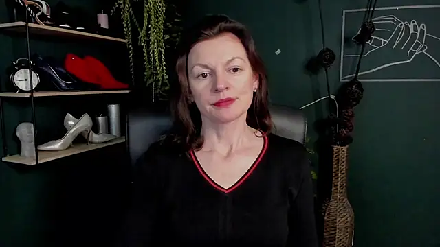 Snapshot of VivianWILD chatting on March 12, 2025, 10:16 am VivianWILD online show from March 12, 2025, 10:16 am