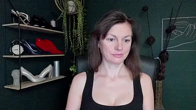 Snapshot of VivianWILD chatting on March 18, 2025, 6:57 am VivianWILD online show from March 18, 2025, 6:57 am