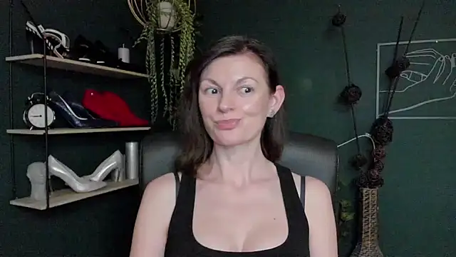 Snapshot of VivianWILD chatting on March 18, 2025, 1:31 pm VivianWILD online show from March 18, 2025, 1:31 pm