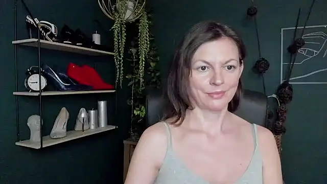 Snapshot of VivianWILD chatting on March 20, 2025, 10:43 am VivianWILD online show from March 20, 2025, 10:43 am