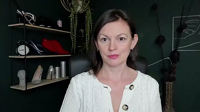 Snapshot of VivianWILD chatting on March 21, 2025, 6:49 am VivianWILD online show from March 21, 2025, 6:49 am