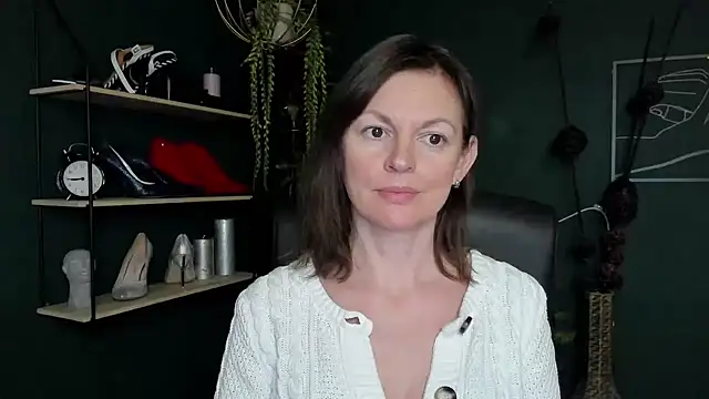 Snapshot of VivianWILD chatting on March 21, 2025, 4:18 pm VivianWILD online show from March 21, 2025, 4:18 pm