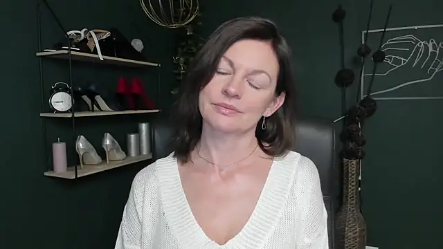 Snapshot of VivianWILD chatting on September 24, 2025, 8:28 am VivianWILD online show from September 24, 2025, 8:28 am