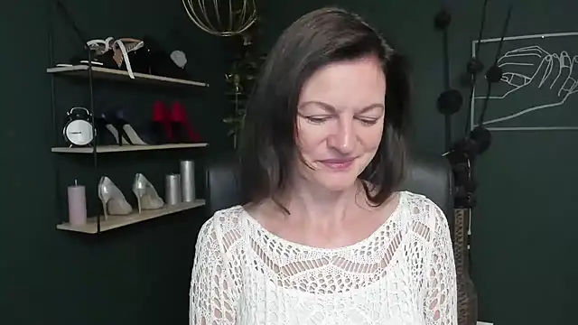 Snapshot of VivianWILD chatting on September 25, 2025, 8:18 am VivianWILD online show from September 25, 2025, 8:18 am