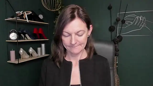 Snapshot of VivianWILD chatting on September 30, 2025, 6:40 am VivianWILD online show from September 30, 2025, 6:40 am