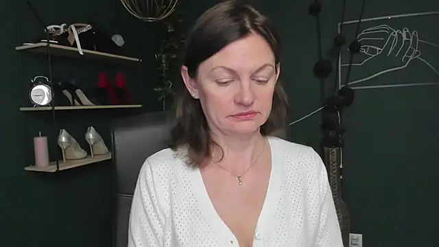 Snapshot of VivianWILD chatting on October 13, 2025, 6:24 am VivianWILD online show from October 13, 2025, 6:24 am