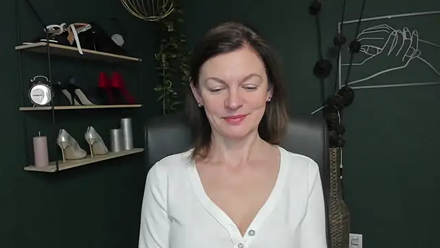 Snapshot of VivianWILD chatting on October 14, 2025, 5:52 am VivianWILD online show from October 14, 2025, 5:52 am