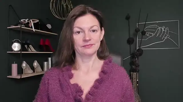 Snapshot of VivianWILD chatting on October 22, 2025, 5:52 am VivianWILD online show from October 22, 2025, 5:52 am