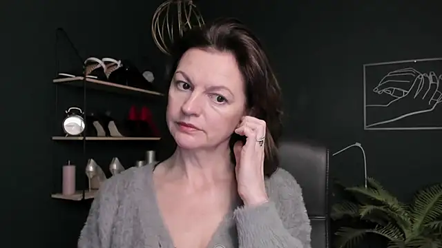 Snapshot of VivianWILD chatting on October 24, 2025, 6:43 am VivianWILD online show from October 24, 2025, 6:43 am