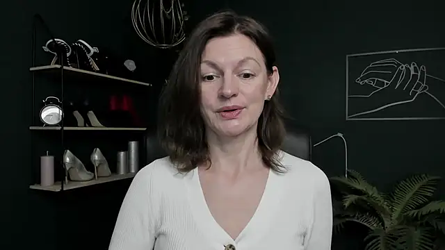 Snapshot of VivianWILD chatting on November 3, 2025, 6:47 am VivianWILD online show from November 3, 2025, 6:47 am