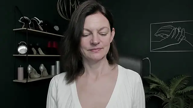 Snapshot of VivianWILD chatting on November 5, 2025, 6:57 am VivianWILD online show from November 5, 2025, 6:57 am