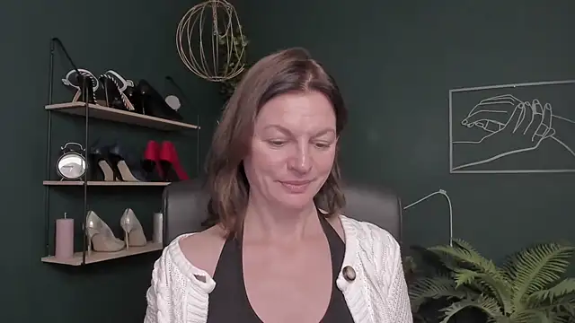 Snapshot of VivianWILD chatting on November 10, 2025, 7:46 pm VivianWILD online show from November 10, 2025, 7:46 pm