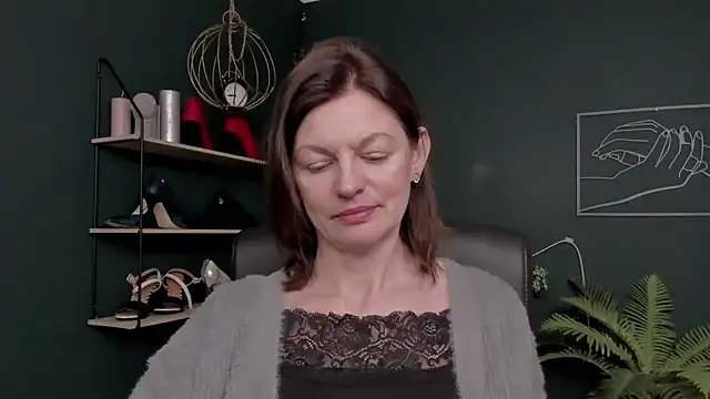 Snapshot of VivianWILD chatting on November 24, 2025, 8:03 am VivianWILD online show from November 24, 2025, 8:03 am