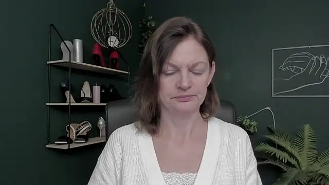 Snapshot of VivianWILD chatting on November 27, 2025, 7:10 am VivianWILD online show from November 27, 2025, 7:10 am