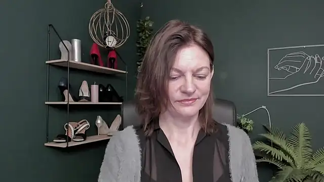 Snapshot of VivianWILD chatting on November 28, 2025, 7:44 am VivianWILD online show from November 28, 2025, 7:44 am