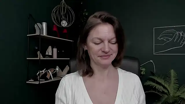 Snapshot of VivianWILD chatting on December 4, 2025, 6:44 am VivianWILD online show from December 4, 2025, 6:44 am