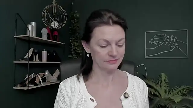 Snapshot of VivianWILD chatting on December 18, 2025, 6:52 am VivianWILD online show from December 18, 2025, 6:52 am