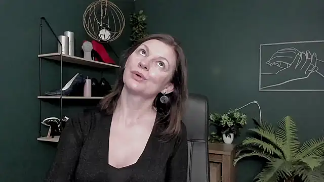 Snapshot of VivianWILD chatting on February 9, 2026, 7:01 am VivianWILD online show from February 9, 2026, 7:01 am