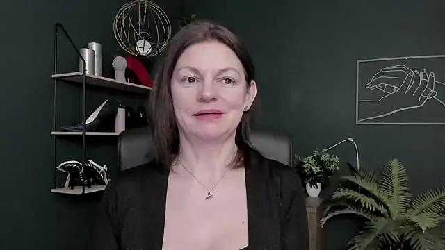 Snapshot of VivianWILD chatting on February 12, 2026, 7:03 am VivianWILD online show from February 12, 2026, 7:03 am