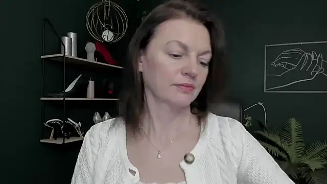 Snapshot of VivianWILD chatting on February 13, 2026, 7:04 am VivianWILD online show from February 13, 2026, 7:04 am