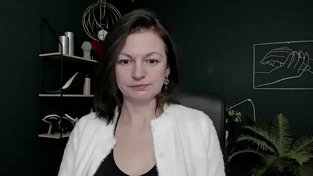 Snapshot of VivianWILD chatting on February 16, 2026, 7:59 am VivianWILD online show from February 16, 2026, 7:59 am