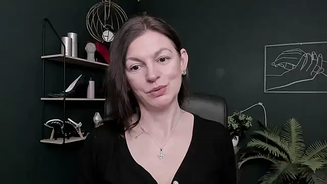 Snapshot of VivianWILD chatting on February 18, 2026, 9:49 am VivianWILD online show from February 18, 2026, 9:49 am