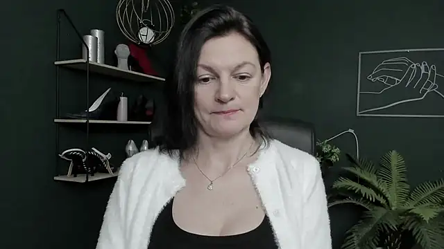 Snapshot of VivianWILD chatting on February 23, 2026, 7:50 am VivianWILD online show from February 23, 2026, 7:50 am