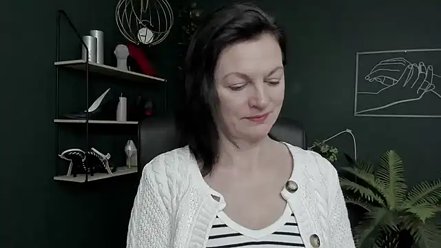 Snapshot of VivianWILD chatting on February 25, 2026, 7:51 am VivianWILD online show from February 25, 2026, 7:51 am