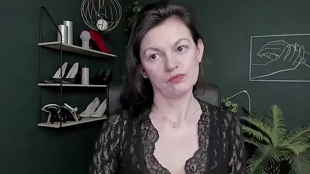 Snapshot of VivianWILD chatting on February 27, 2026, 7:30 am VivianWILD online show from February 27, 2026, 7:30 am