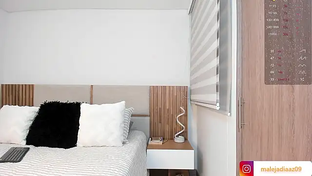 MalejaDiaz  online show from March 8, 2026, 12:20 pm