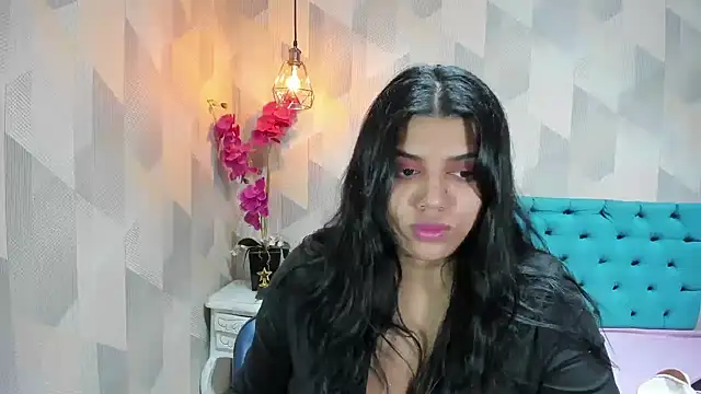 LindaBreeS online show from July 6, 2026, 1:52 pm