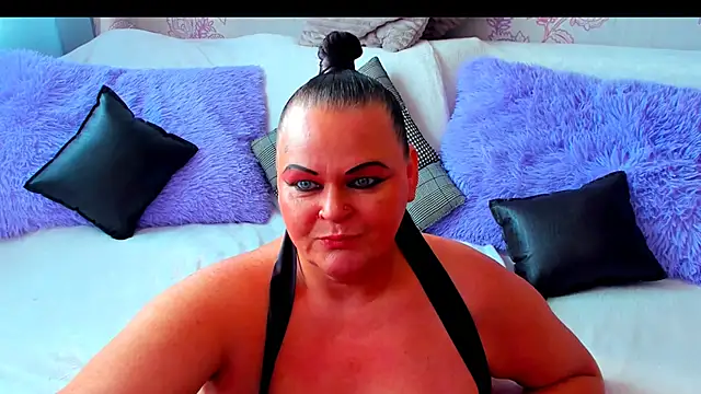 MilanaBiegert online show from October 9, 2025, 8:01 am