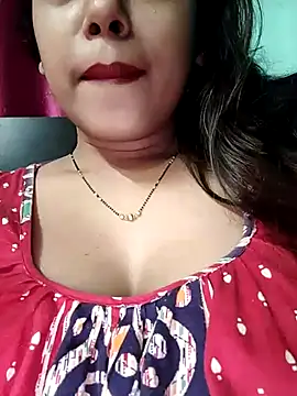 Snapshot of sexyindi_couple chatting on January 11, 2025, 1:32 pm sexyindi couple online show from January 11, 2025, 1:32 pm