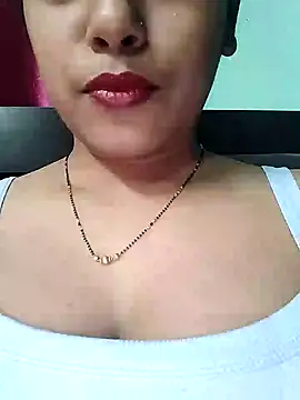 Snapshot of sexyindi_couple chatting on January 14, 2025, 1:28 pm sexyindi couple online show from January 14, 2025, 1:28 pm