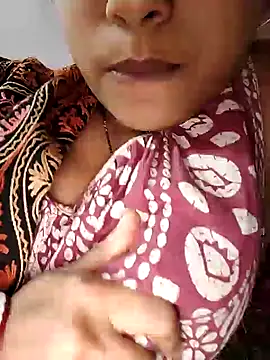 Snapshot of sexyindi_couple chatting on January 26, 2025, 1:47 pm sexyindi couple online show from January 26, 2025, 1:47 pm