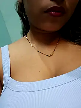 Snapshot of sexyindi_couple chatting on January 30, 2025, 5:28 pm sexyindi couple online show from January 30, 2025, 5:28 pm