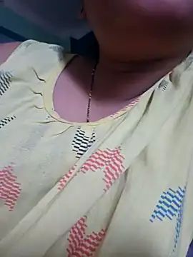 Snapshot of sexyindi_couple chatting on March 2, 2025, 5:44 am sexyindi couple online show from March 2, 2025, 5:44 am