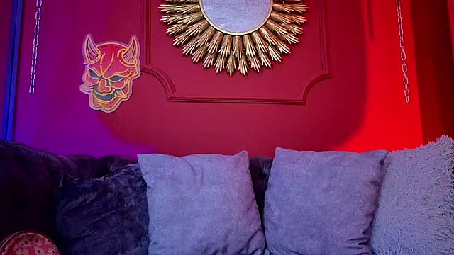 Julieta Russell online show from September 10, 2025, 12:05 pm