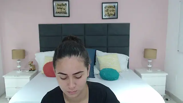 Snapshot of MadisonJenner chatting on January 23, 2025, 11:15 am MadisonJenner online show from January 23, 2025, 11:15 am