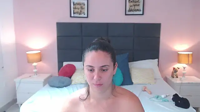 Snapshot of MadisonJenner chatting on February 3, 2025, 2:34 pm MadisonJenner online show from February 3, 2025, 2:34 pm