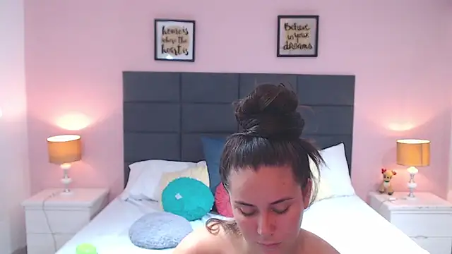 Snapshot of MadisonJenner chatting on February 8, 2025, 3:21 pm MadisonJenner online show from February 8, 2025, 3:21 pm