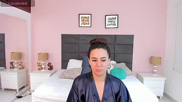 MadisonJenner online show from November 29, 2025, 12:52 pm