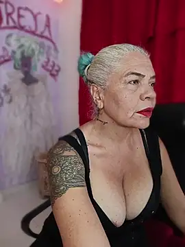 freyadevil333 online show from March 26, 2026, 11:43 pm