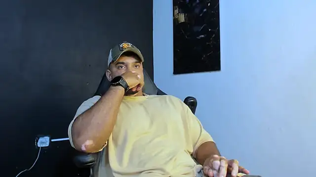 Snapshot of Big_furry_bear13 chatting on May 9, 2026, 9:58 am Big furry bear13 online show from May 9, 2026, 9:58 am
