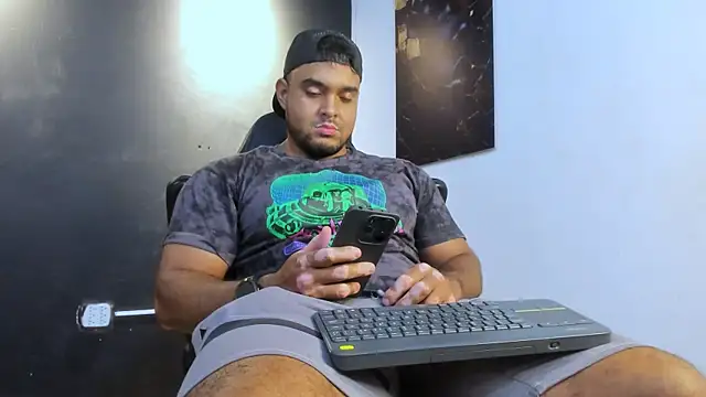 Snapshot of Big_furry_bear13 chatting on May 15, 2026, 6:31 am Big furry bear13 online show from May 15, 2026, 6:31 am