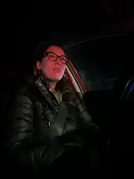 Snapshot of HotXMom chatting on January 8, 2025, 4:12 am HotXMom online show from January 8, 2025, 4:12 am