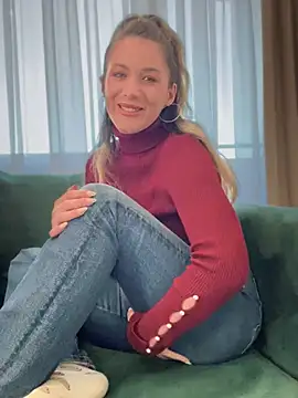 Snapshot of HotXMom chatting on January 11, 2025, 10:19 am HotXMom online show from January 11, 2025, 10:19 am